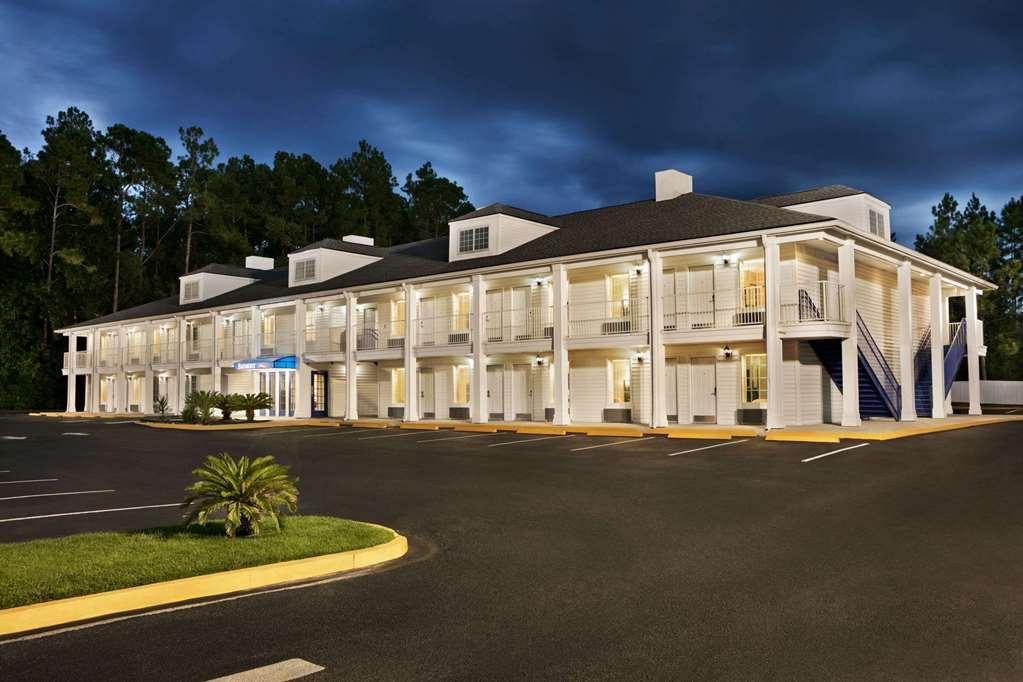 Baymont By Wyndham Kingsland Hotel Exterior photo