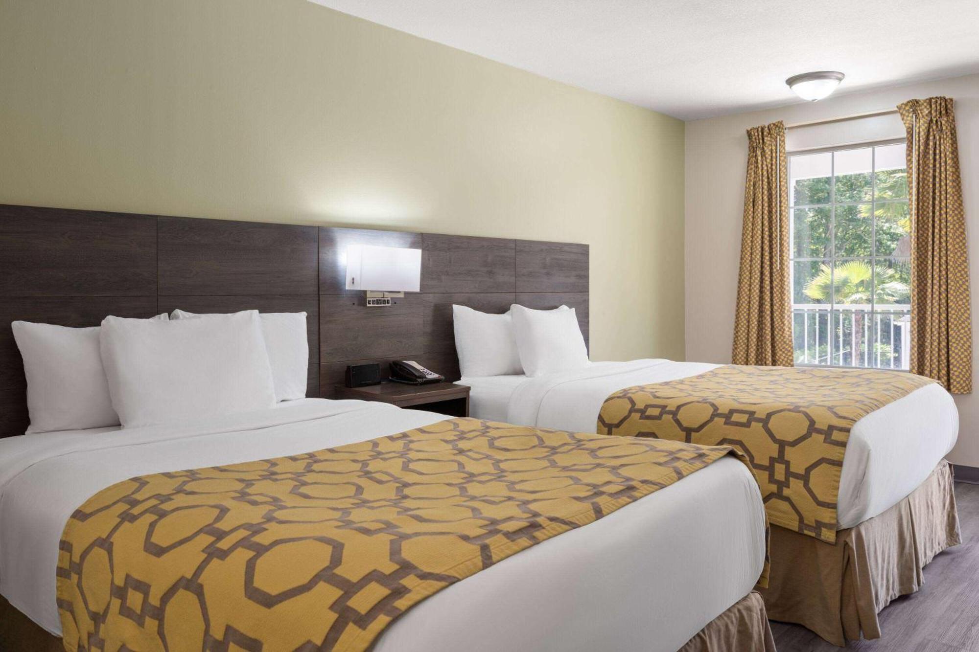 Baymont By Wyndham Kingsland Hotel Exterior photo