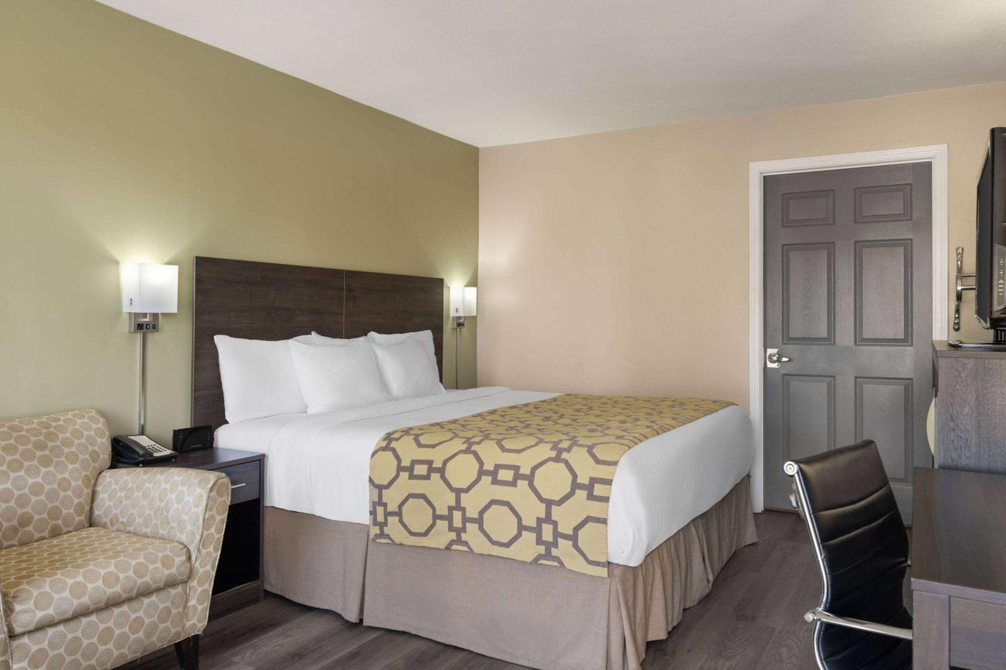 Baymont By Wyndham Kingsland Hotel Exterior photo