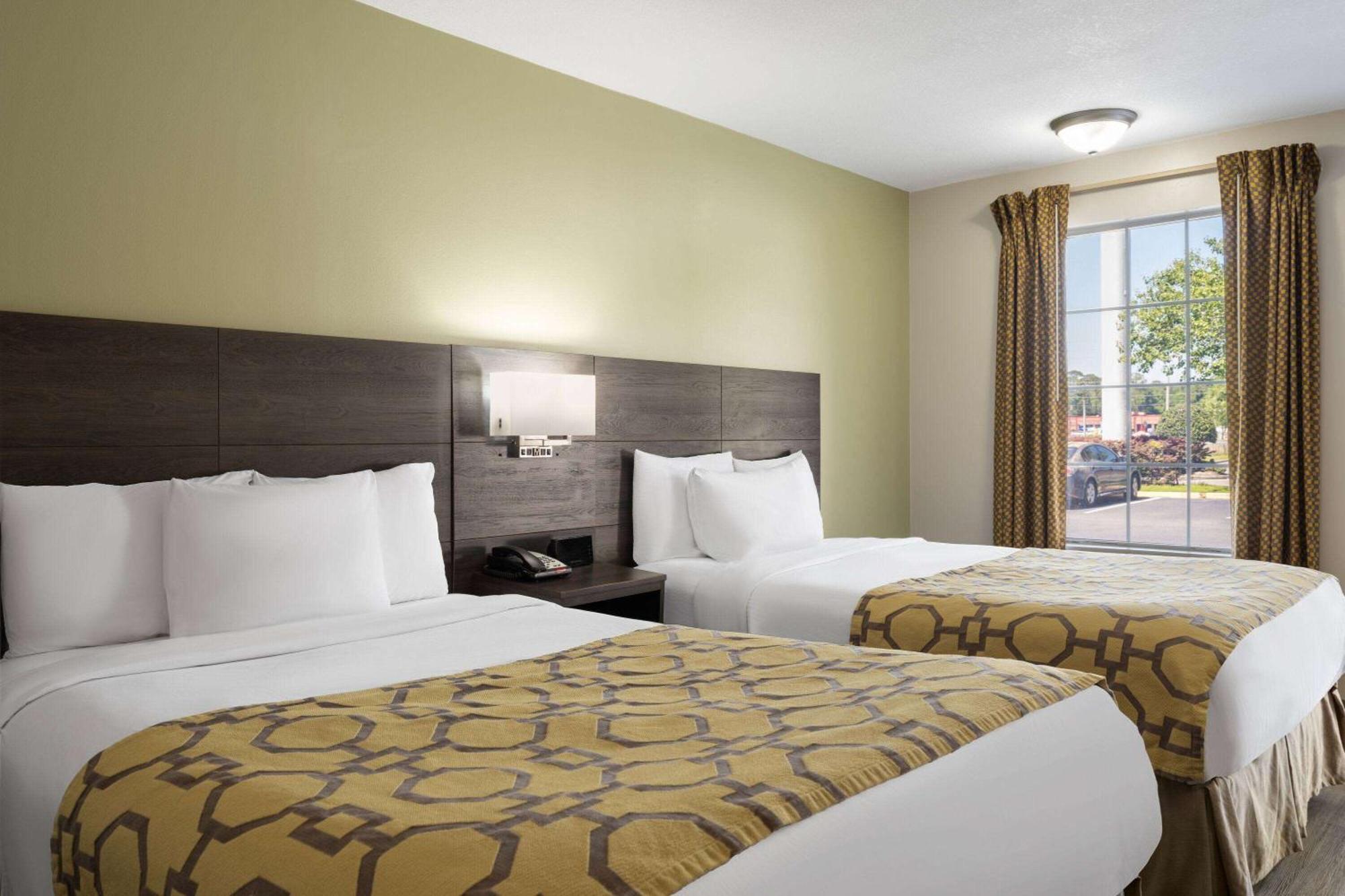 Baymont By Wyndham Kingsland Hotel Exterior photo